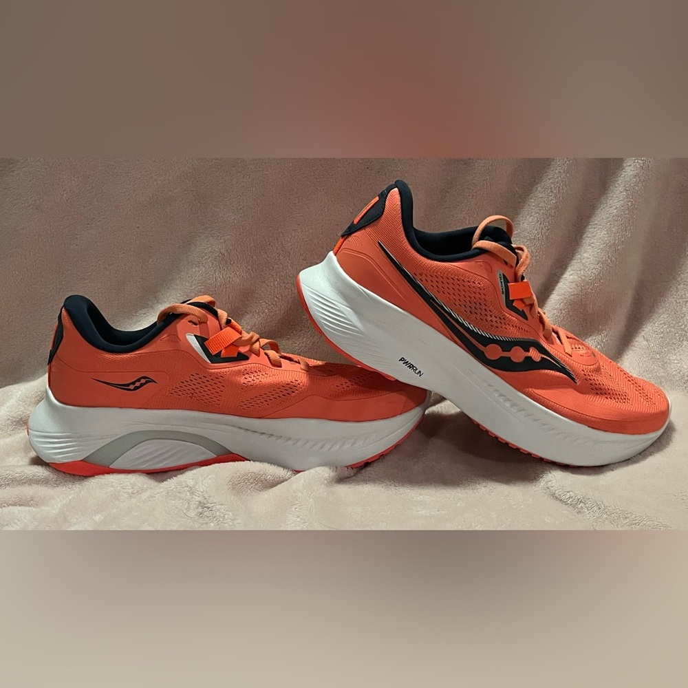 Orange Athletic Running Shoes Saucony Guide 15 size 7.5 wide